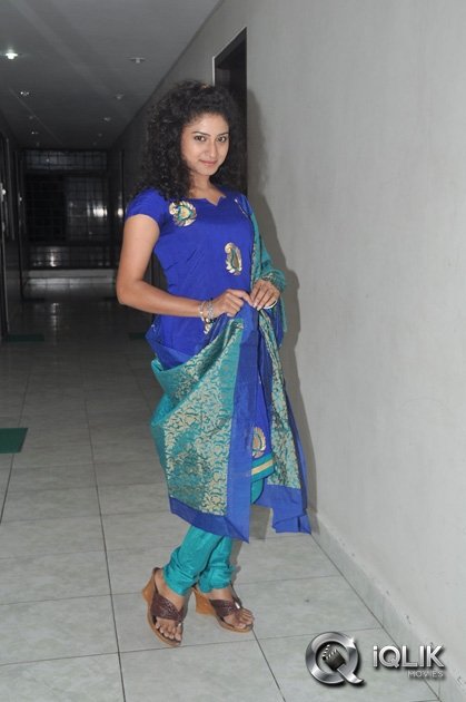 Vishnu-Priya-at-Pyaar-Mein-Padipoyane-Movie-Success-Meet